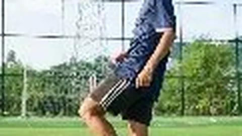 中国泳将孙杨在200米自由泳项目中摘得金牌，击败立陶宛选手拉普西斯